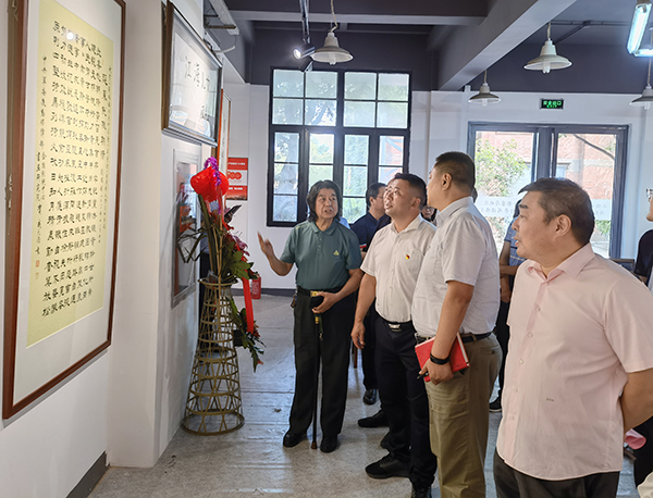 刘瑞龙诗词书法作品展在南通举行